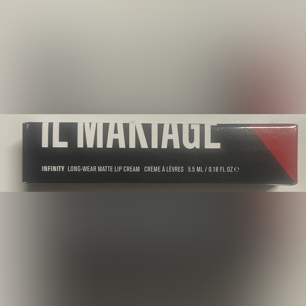 IL MAKIAGE Infinity Long-Wear Matte Lip Cream - Red